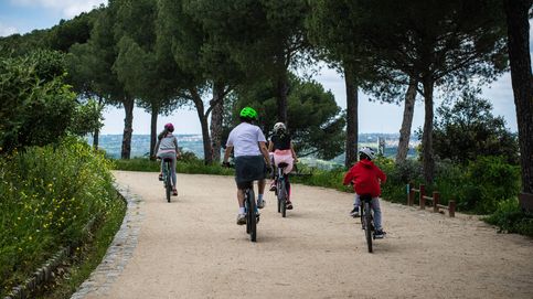 Familias enteras en bici por el parque: el desconfinamiento ya no lo para nadie