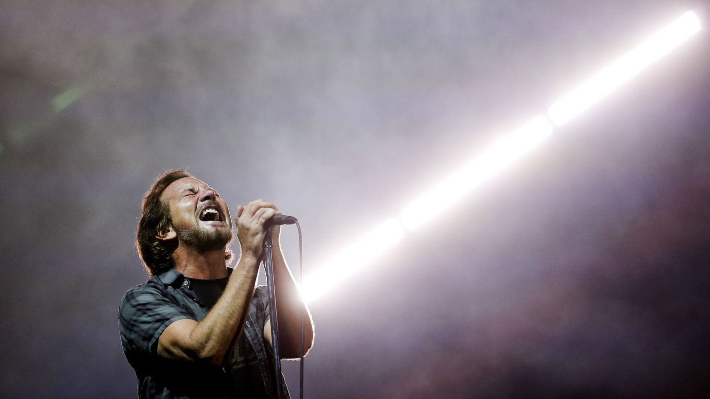 Eddie Vedder, líder de la banda de rock Pearl Jam en 2018. (EFE/EPA/Jose Sena Goulao)