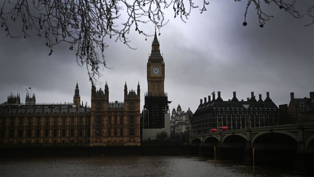 Una treintena de activistas de Greenpeace ocupan el Parlamento británico