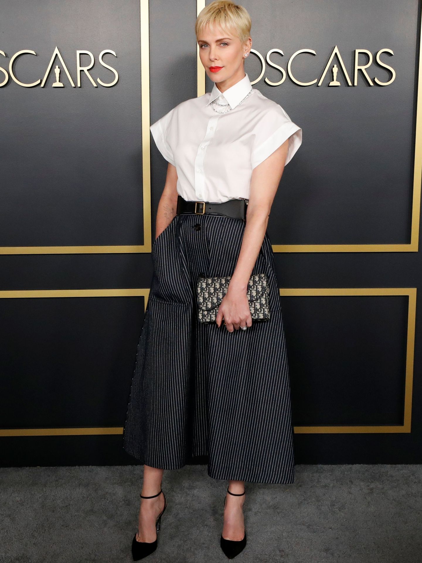 Charlize Theron, con total look de Dior.  (Reuters)