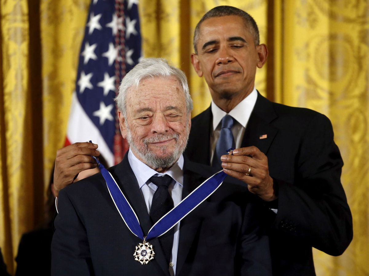 Foto: Obama entregando a Sondheim la Medalla Presidencial de la Libertad. (Reuters/Carlos Barria)