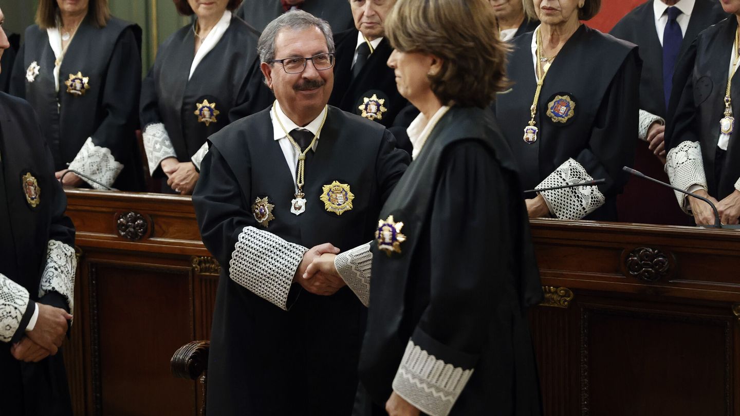 El presidente del CGPJ por sustitución, Rafael Mozo, asiste a la ceremonia de jura o promesa de Dolores Delgado, como fiscal de Sala del Tribunal Supremo. (EFE/Mariscal)