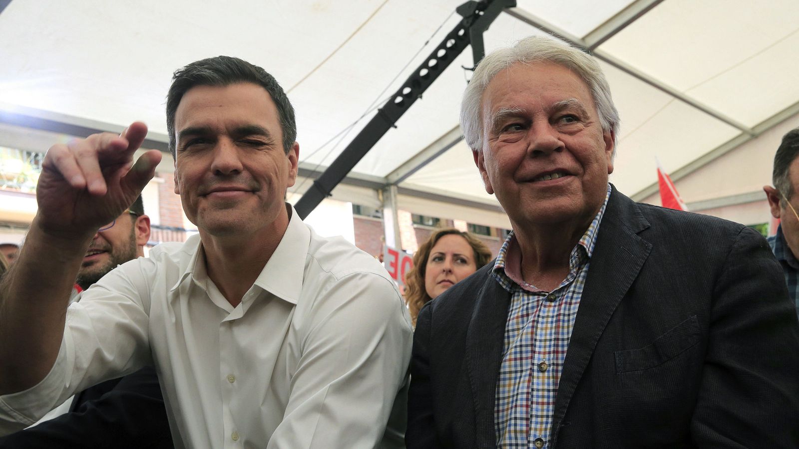 Foto: Pedro Sánchez y Felipe González, en el único mitin que compartieron durante la campaña de las últimas generales, el pasado 24 de junio en Madrid. (EFE)