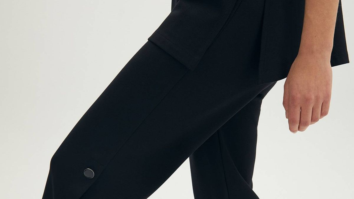 Este diseño de Sfera es mucho más que un pantalón negro y te damos las  claves
