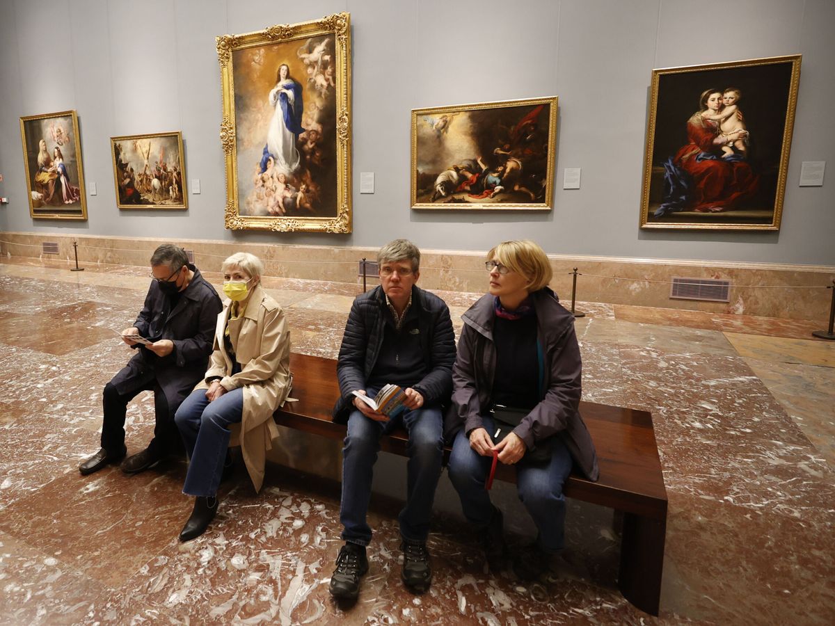 Foto: Visitantes en una sala del Museo del Prado. (EFE)