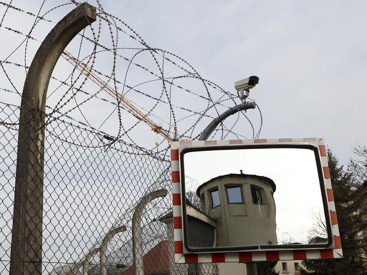 Foto: Imagen de archivo de la torre de control de una cárcel. (Reuters/Michaela Rehle)