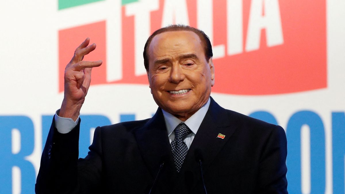 Berlusconi desde el hospital donde está ingresado: "Es duro, pero saldré de esta"