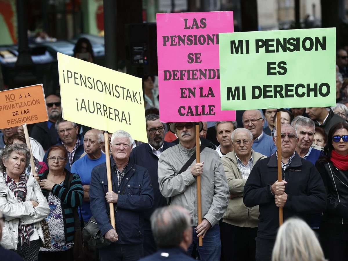 Foto: Jubilados y pensionistas salen a la calle en favor del sistema publico de pensiones. (EFE)