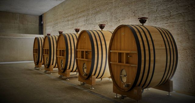 Zona de elaboración de vinos especiales en Perelada.