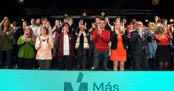 Foto:  Los candidatos de Más Madrid al Ayuntamiento y la Comunidad de Madrid, la alcaldesa Manuela Carmena (c) e Íñigo Errejón (2ºd), durante la presentación de sus listas. (EFE)