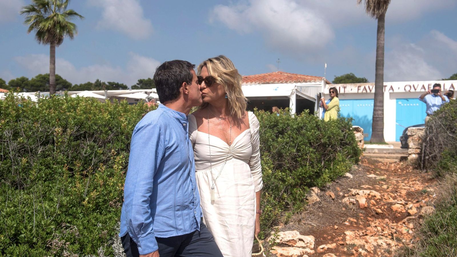 Foto: Valls y Gallardo finalizan los festejos de su boda. (EFE)