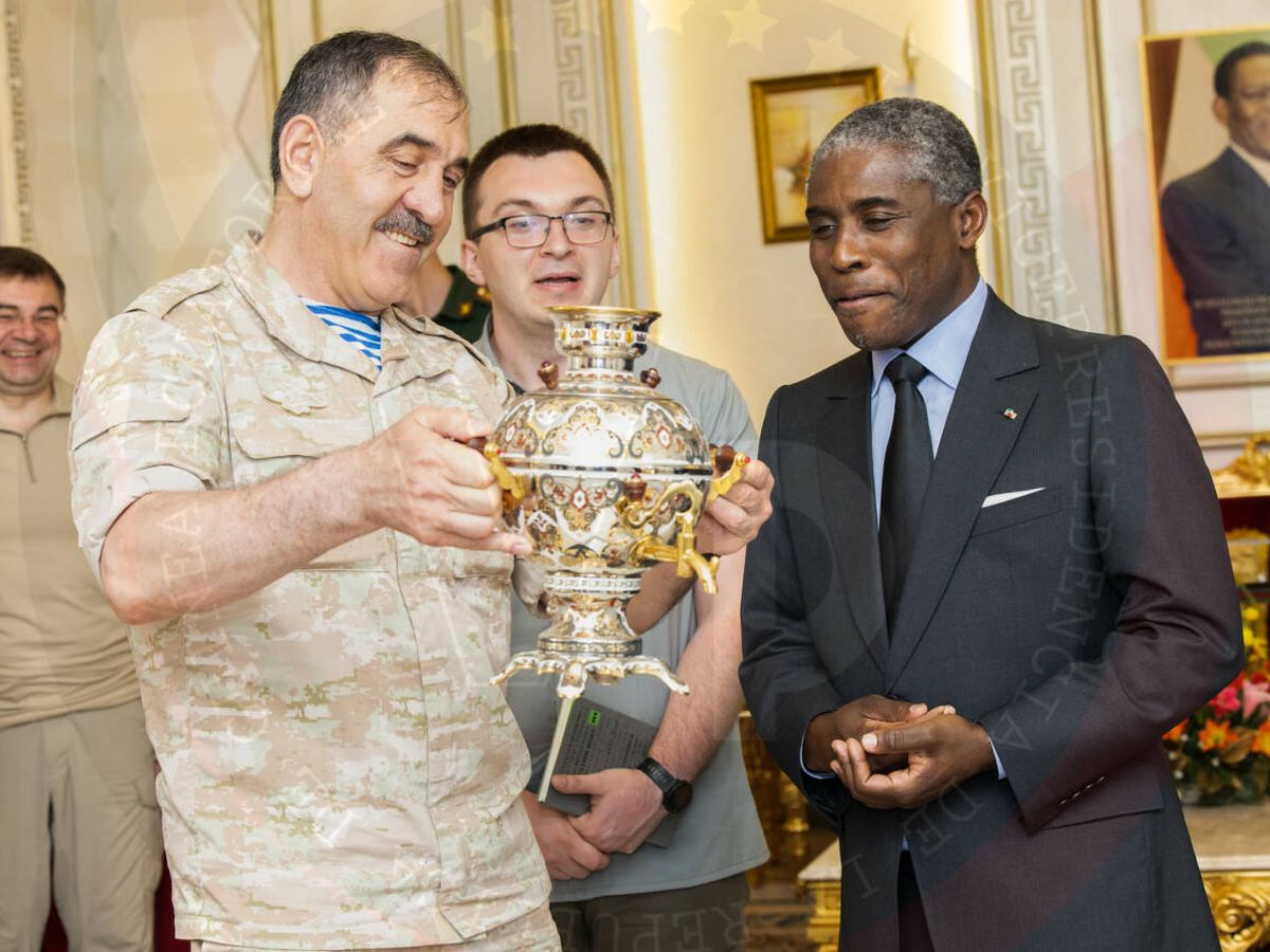 Foto: Teodoro Nguema Obiang Mangue y Junus-Bek Yevkurov. (Gabinete de Presidencia)