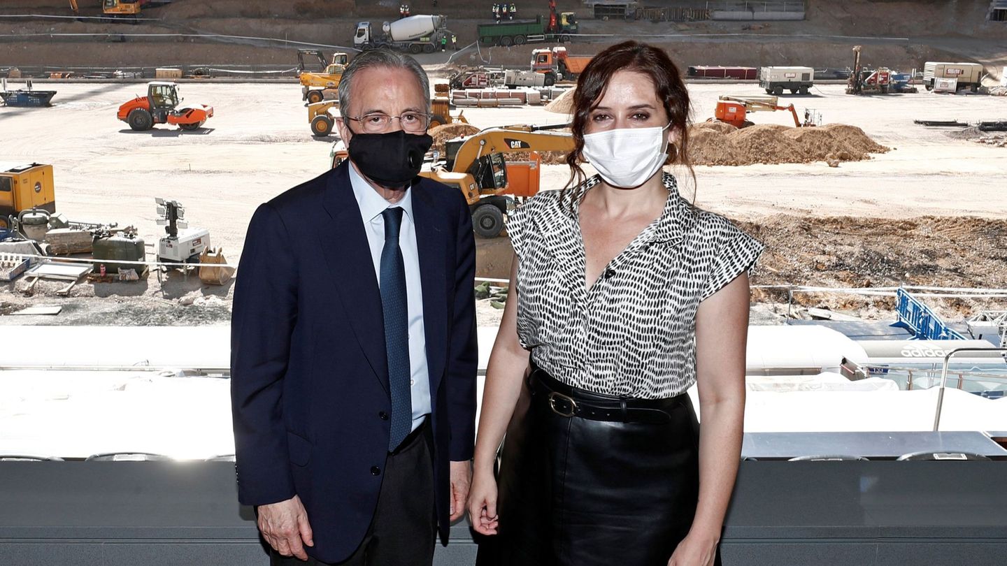 Florentino Pérez e Isabel Díaz Ayuso, junto a las obras del Bernabéu. (EFE) 
