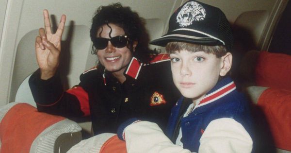 Foto: Michael Jackson y Jimmy Safechuck. (HBO)
