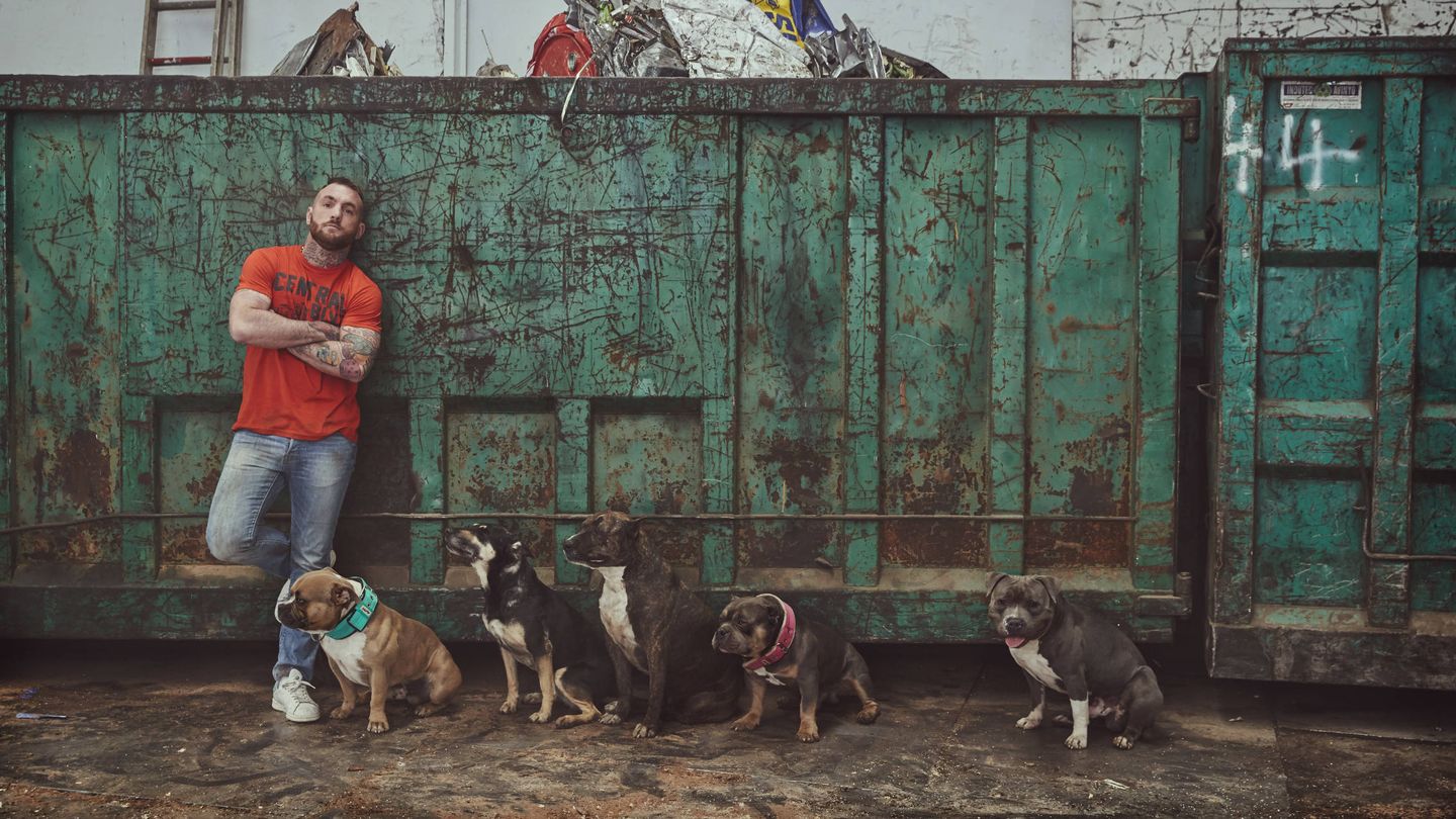 Roche en una foto promocional de 'A cara de perro'. (Mediaset España)