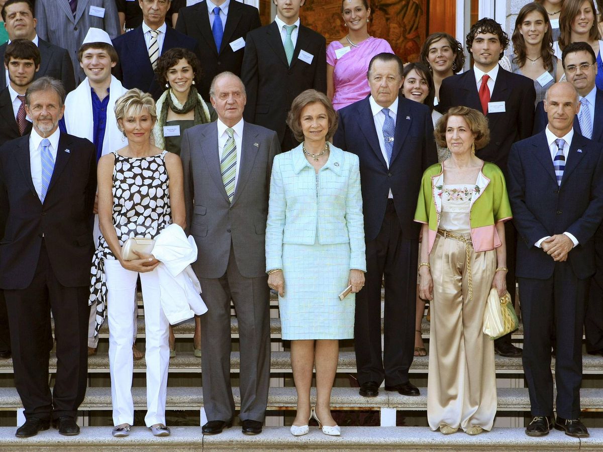 Foto: Los reyes Juan Carlos, en una recepción con el Comité Español de Colegios del Mundo Unido en 2008. (EFE)