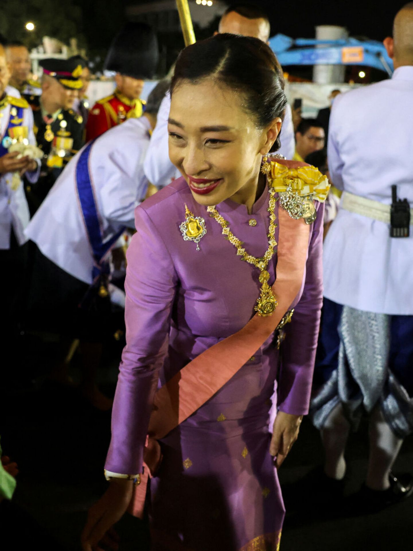 La hija mayor del rey, Bajrakitiyabha, conmemorando la muerte del rey  Chulalongkorn, conocido como Rama V. (Reuters/Athit Perawongmetha)