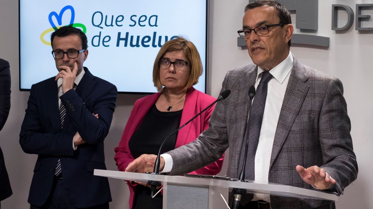 El PSOE mantiene en sus cargos al líder de Huelva imputado por soborno a concejales