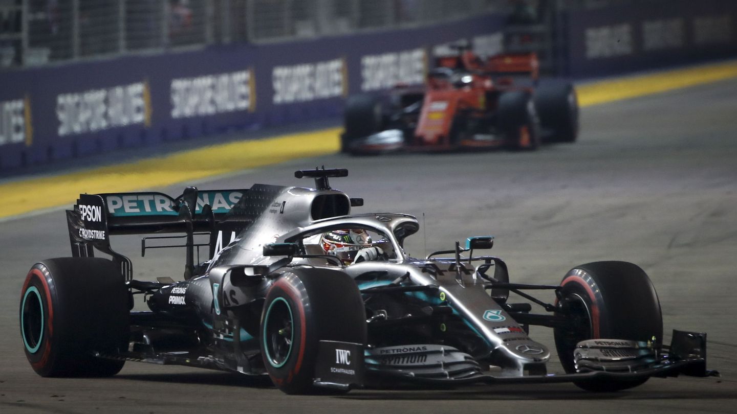 Lewis Hamilton en acción durante el Gran Premio de Singapur. (EFE)
