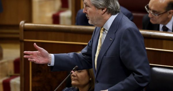 Foto: El ministro de Educación, Cultura y Deporte y portavoz del Gobierno, Íñigo Méndez de Vigo, este 5 de abril en el Congreso. (EFE)