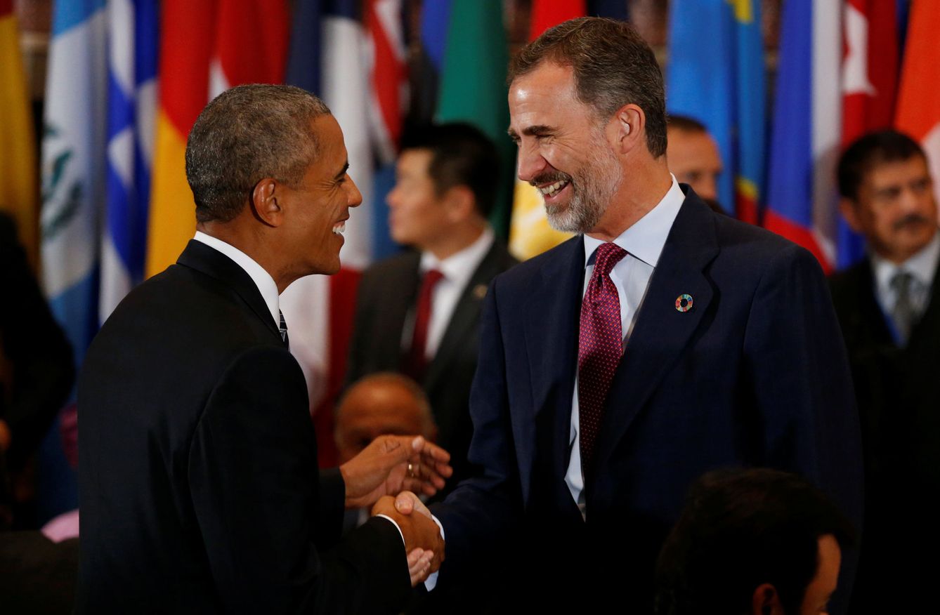 El presidente Barack Obama y el rey Felipe se saludan. (Reuters)