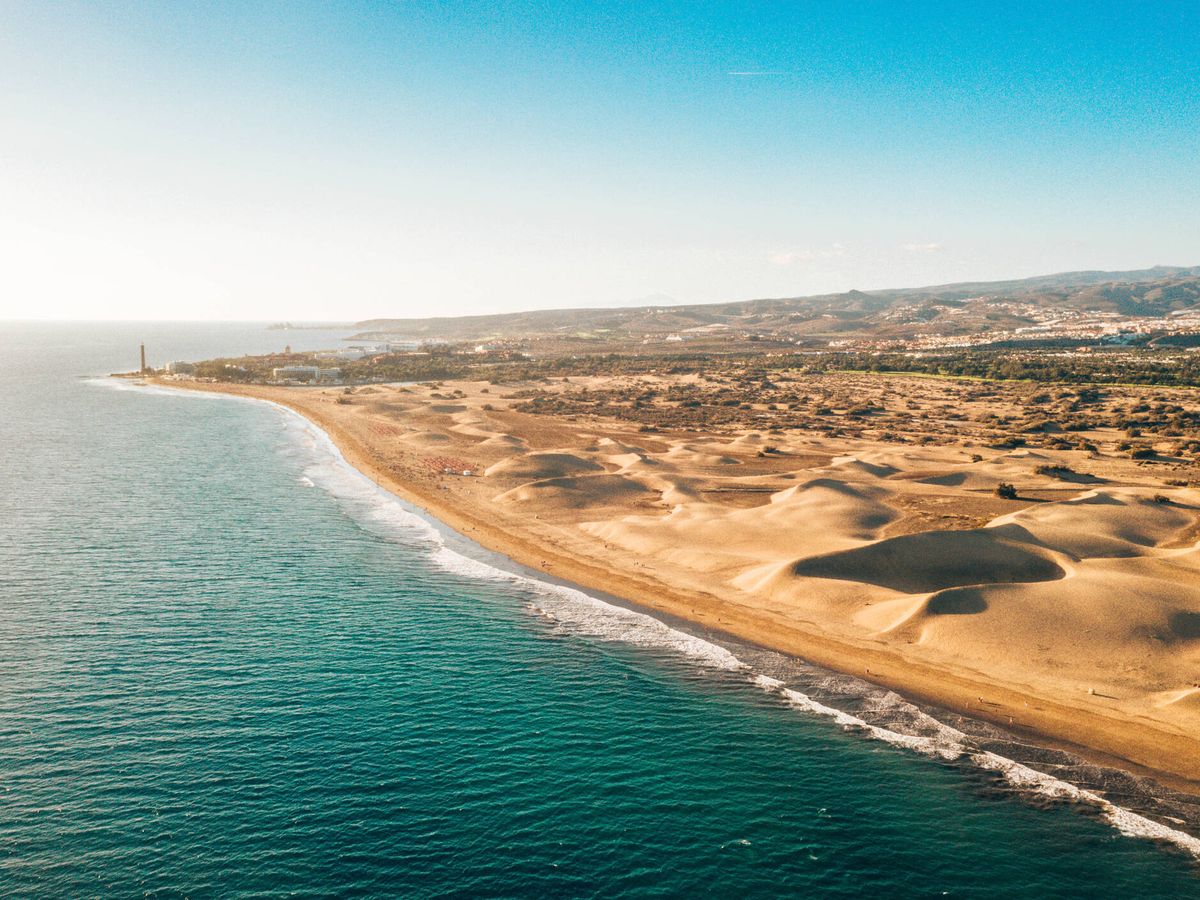 Foto: Vista aérea de las dunas de Maspalomas en la isla de Gran Canaria (iStock)