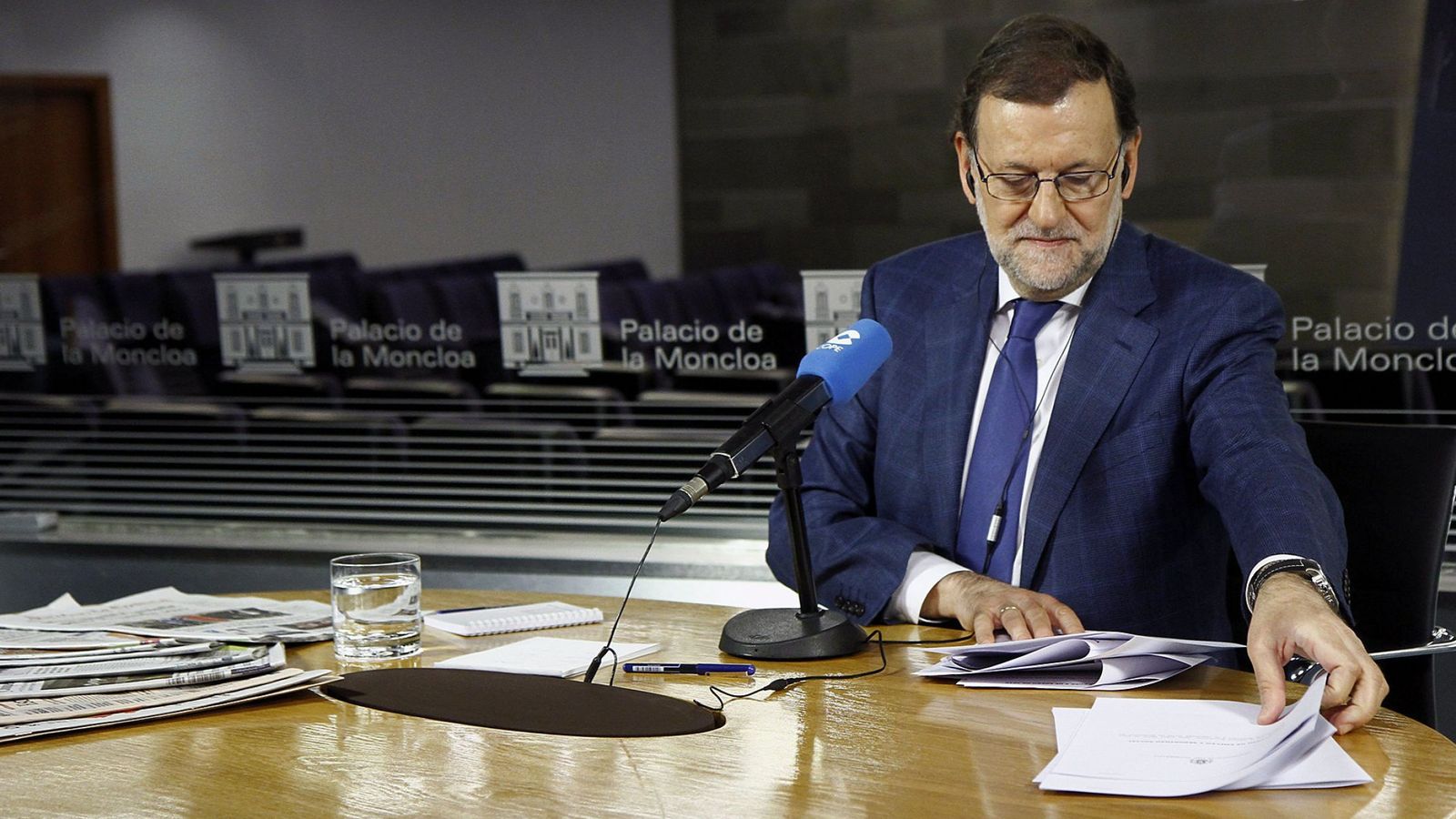 Foto: El presidente del Gobierno, Mariano Rajoy, durante un momento de la entrevista. (EFE)