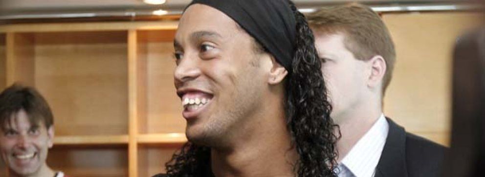 Foto: Ronaldinho nunca lleva dinero porque todo le sale gratis