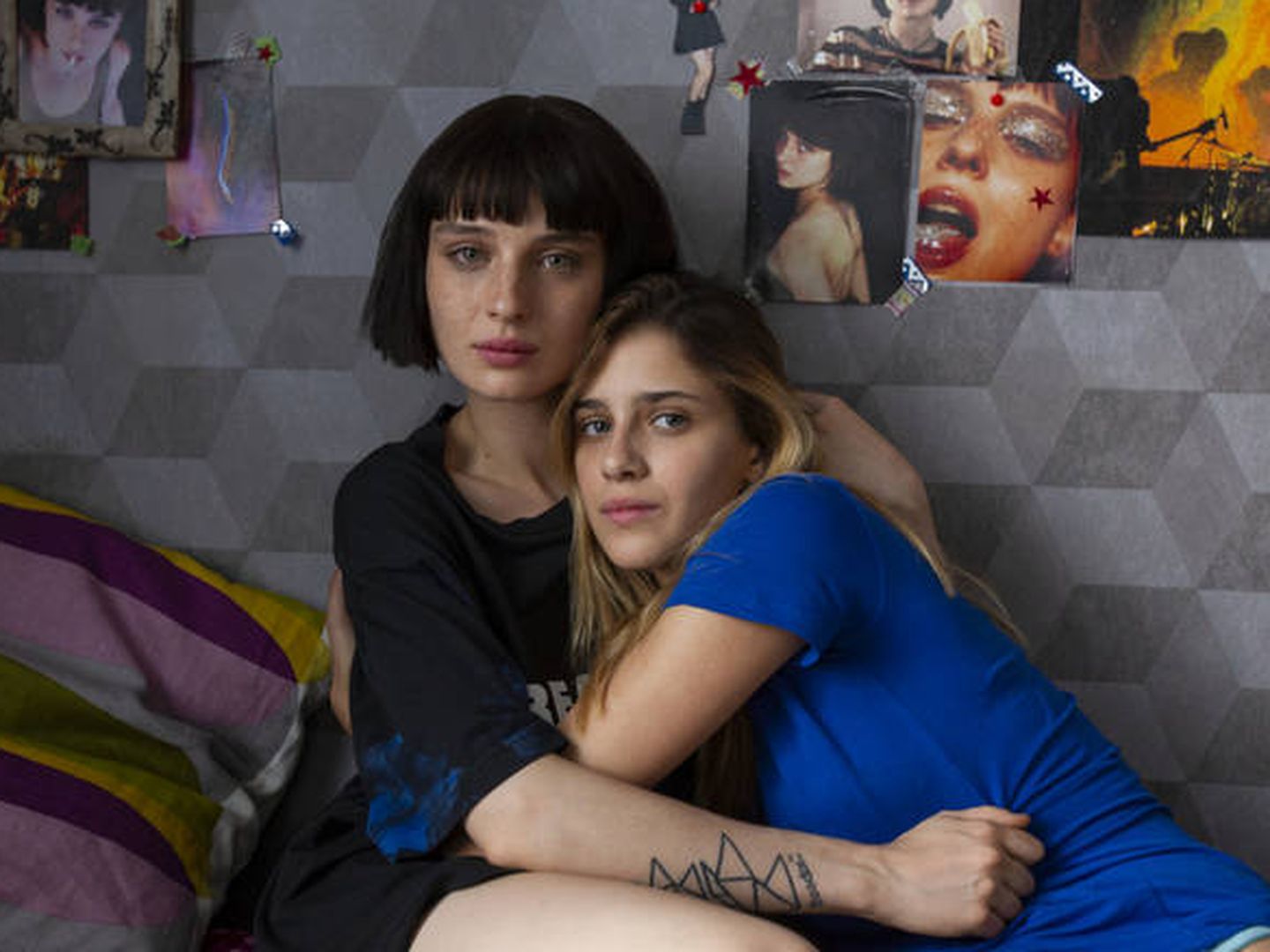Ludovica (Alice Pagani) y Chiara (Benedetta Porcaroli). (Netflix)