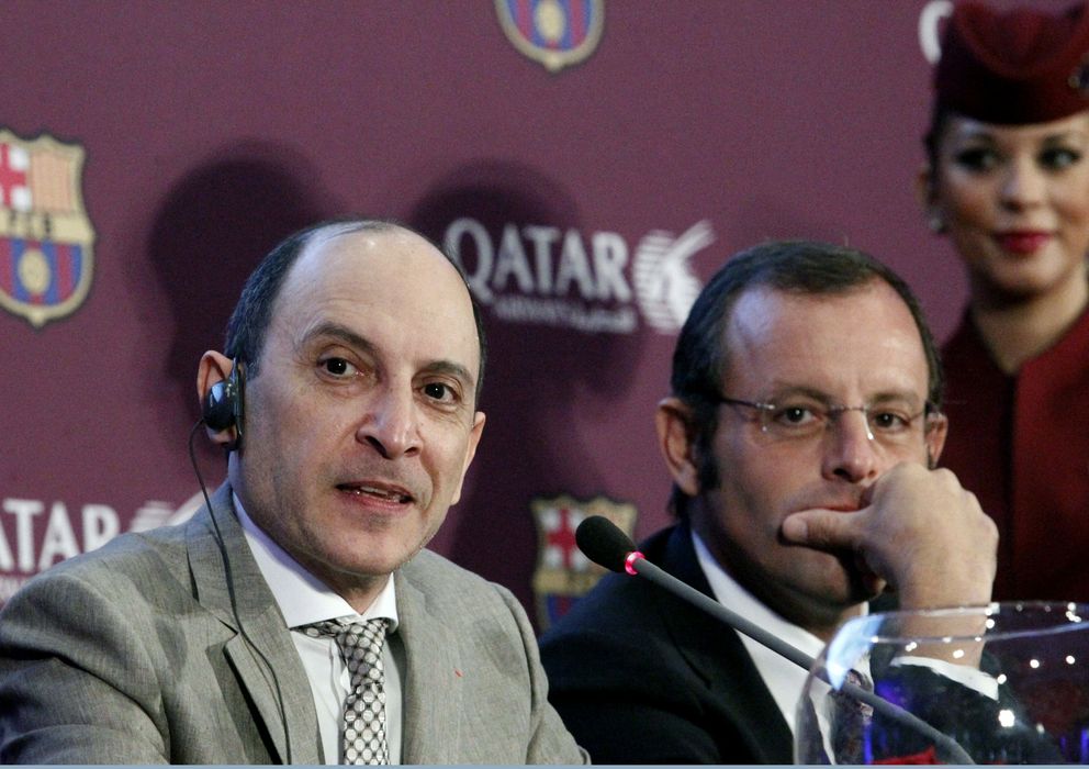 Foto: El presidente del FC Barcelona, Sandro Rosell (d), y el consejero delegado de Qatar Airways, Akbar Al Albaker. (EFE)