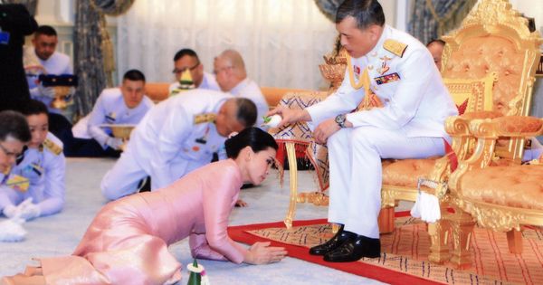 Foto: El rey de Tailandia, Maha Vajiralongkorn, y su esposa Suthida. (EFE)