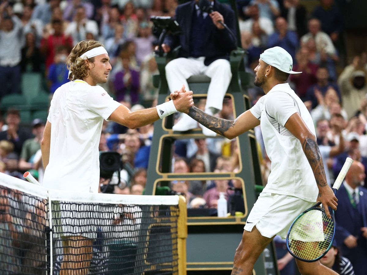 Foto: Kyrgios y Tsitsipas, en Wimbledon 2022. (Reuters/Hannah Mckay)