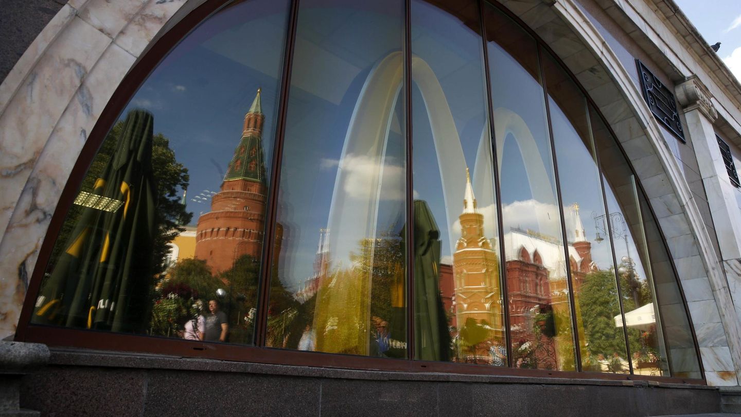 El Kremlin, reflejado en uno de los McDonald's de la capital rusa (Reuters)
