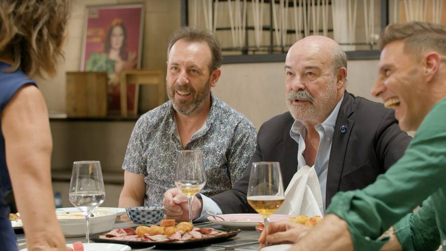 Joaquín Sánchez junto a Antonio Molero y Antonio Resines. (Atresmedia)