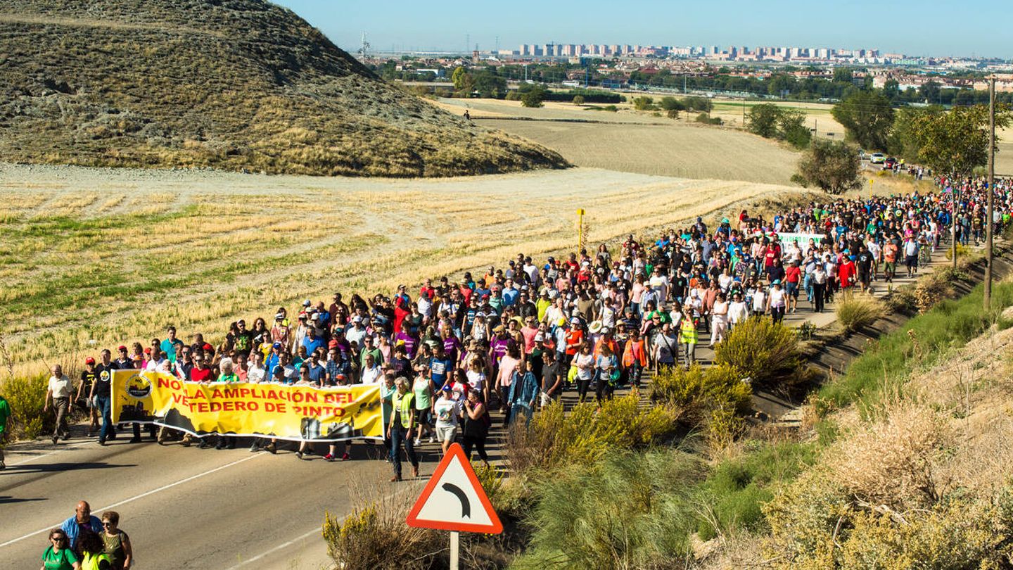 Una marcha contra la ampliación del vertedero de Pinto. (Cedida)
