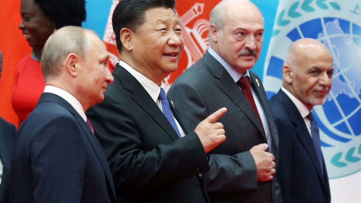 Xi Jinping y Lukashenko subrayan su mutua "indestructible confianza política"