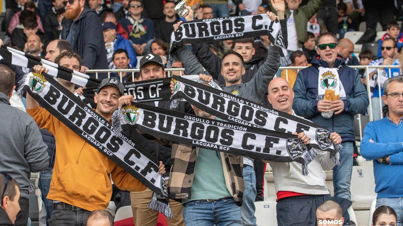 Foto: Aficionados del Burgos FC en las gradas de animación del Estadio Municipal El Plantío.