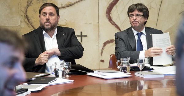 Foto: El presidente de la Generalitat, Carles Puigdemont, junto al vicepresidente, Oriol Junqueras. (EFE)