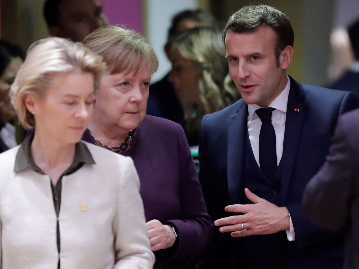 Foto: Ursula von der Leyen, Angela Merkel y Emmanuel Macron. (EFE)