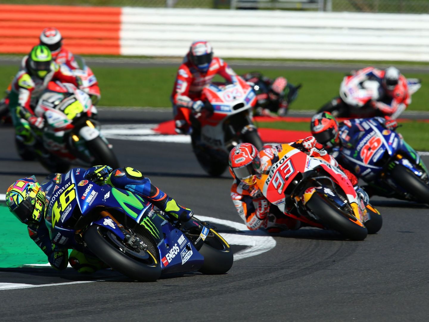 Valentino Rossi lideró buena parte de la carrera de MotoGP en Silverstone. (EFE)