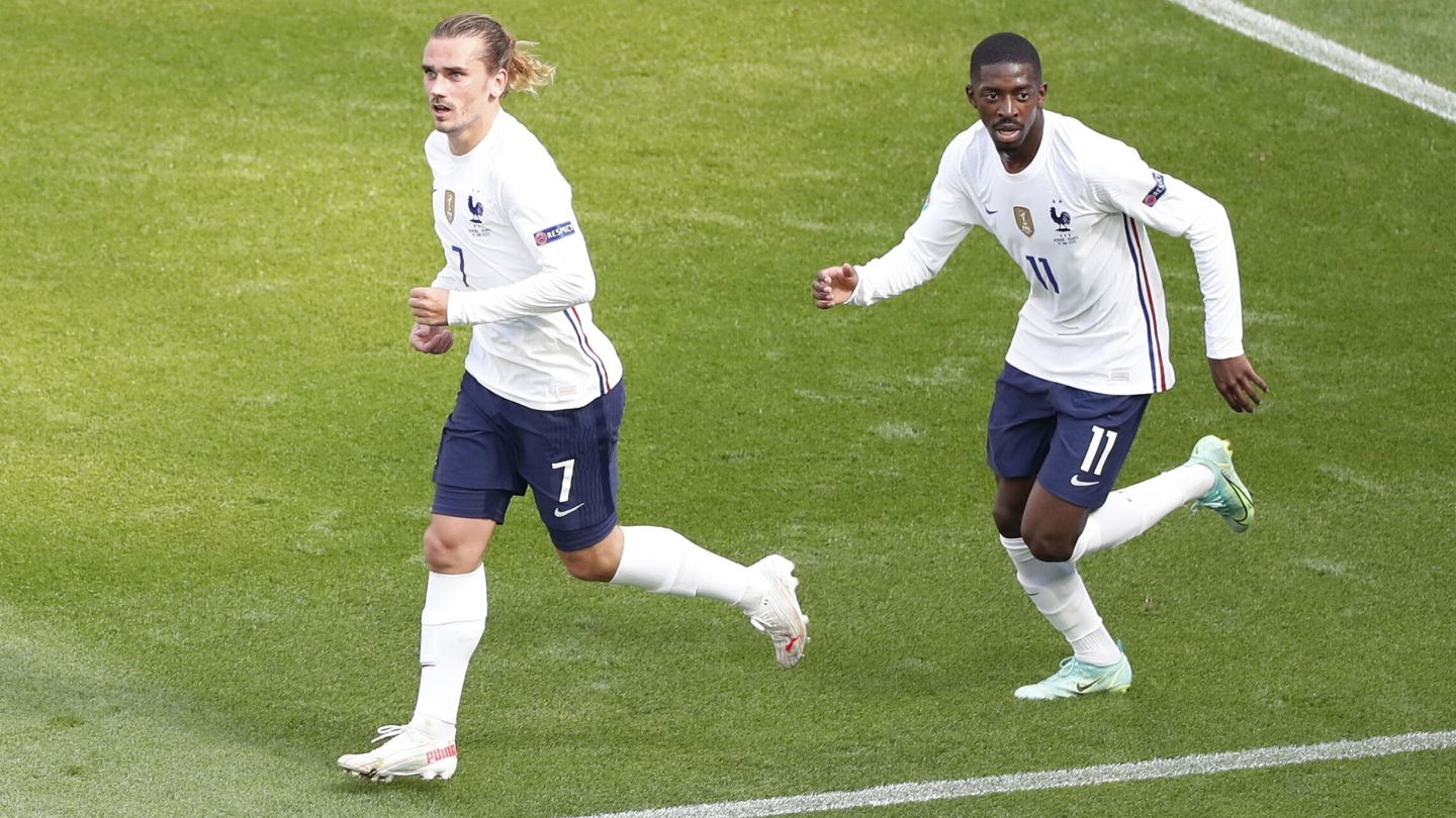 Griezmann y Dembélé, durante un partido de la selección francesa. (Reuters)