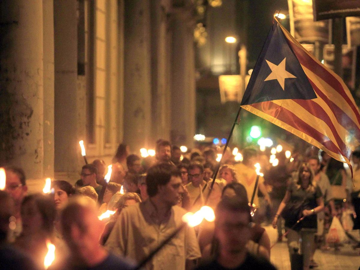 Foto: Marcha con antorchas de 2014 en Barcelona. (EFE/M. Pérez)