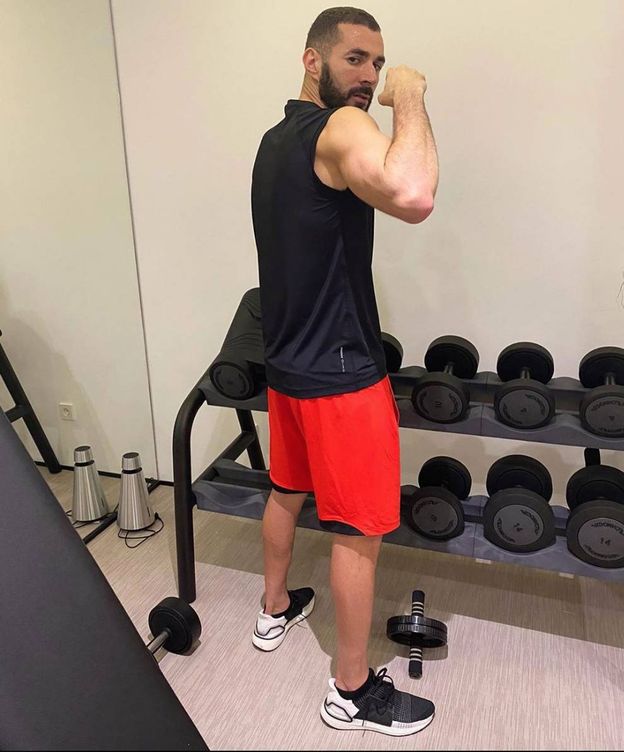 Foto: Karim Benzema enseña músculo en el gimnasio durante la cuarentena. @benezema