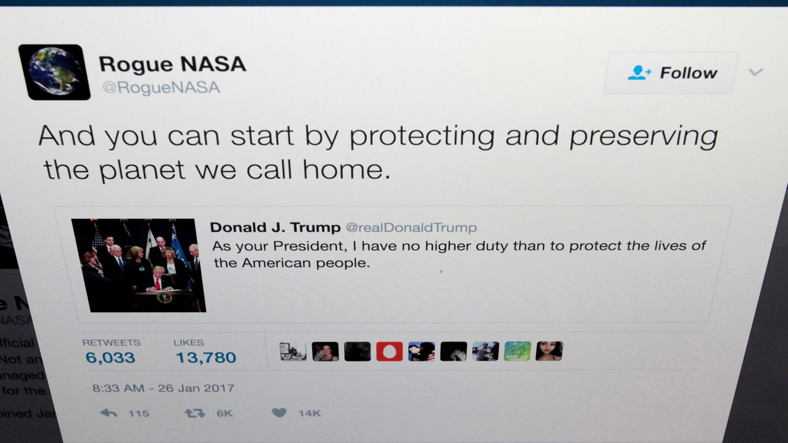 Foto: The twitter account of rogue nasa is seen replying to a tweet by u.s. president donald trump in a photo illustration
