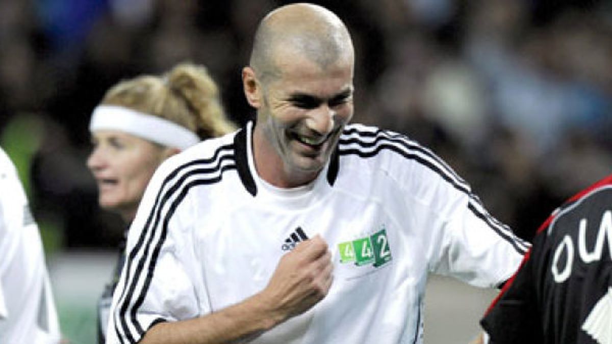 Zidane volvió a jugar de blanco con Raúl