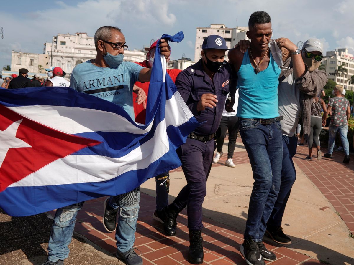 Foto: Detenciones durante las protestas en La Havana. (Reuters)