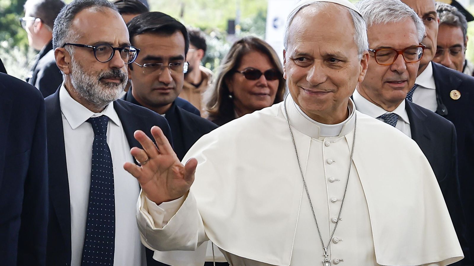 El papa León pasó una noche tranquila tras ser operado de un tumor en el pulmón