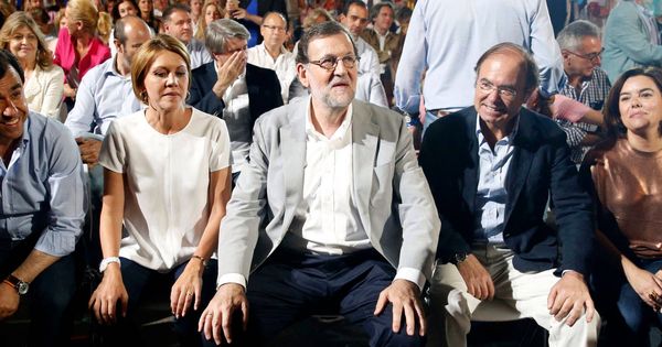 Foto: Fernando Fernández-Maillo, María Dolores de Cospedal, Mariano Rajoy, Pío García Escudero y Soraya Sáenz de Santamaría. (EFE)