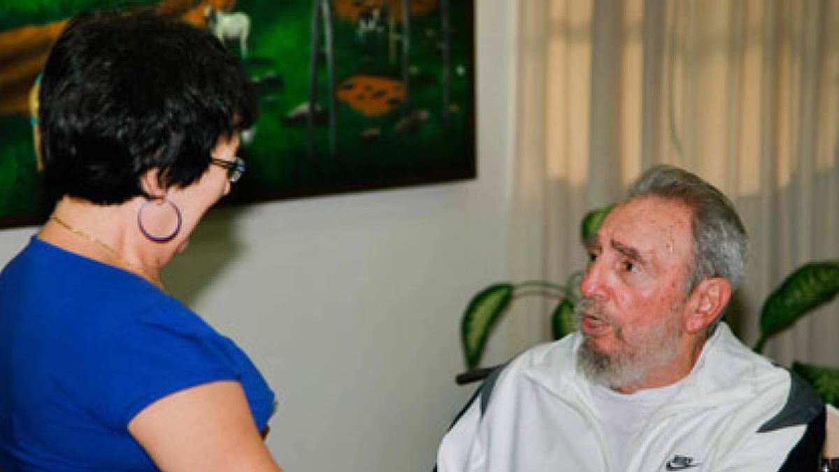 Fidel Castro reaparece en público tras seis años de ausencia