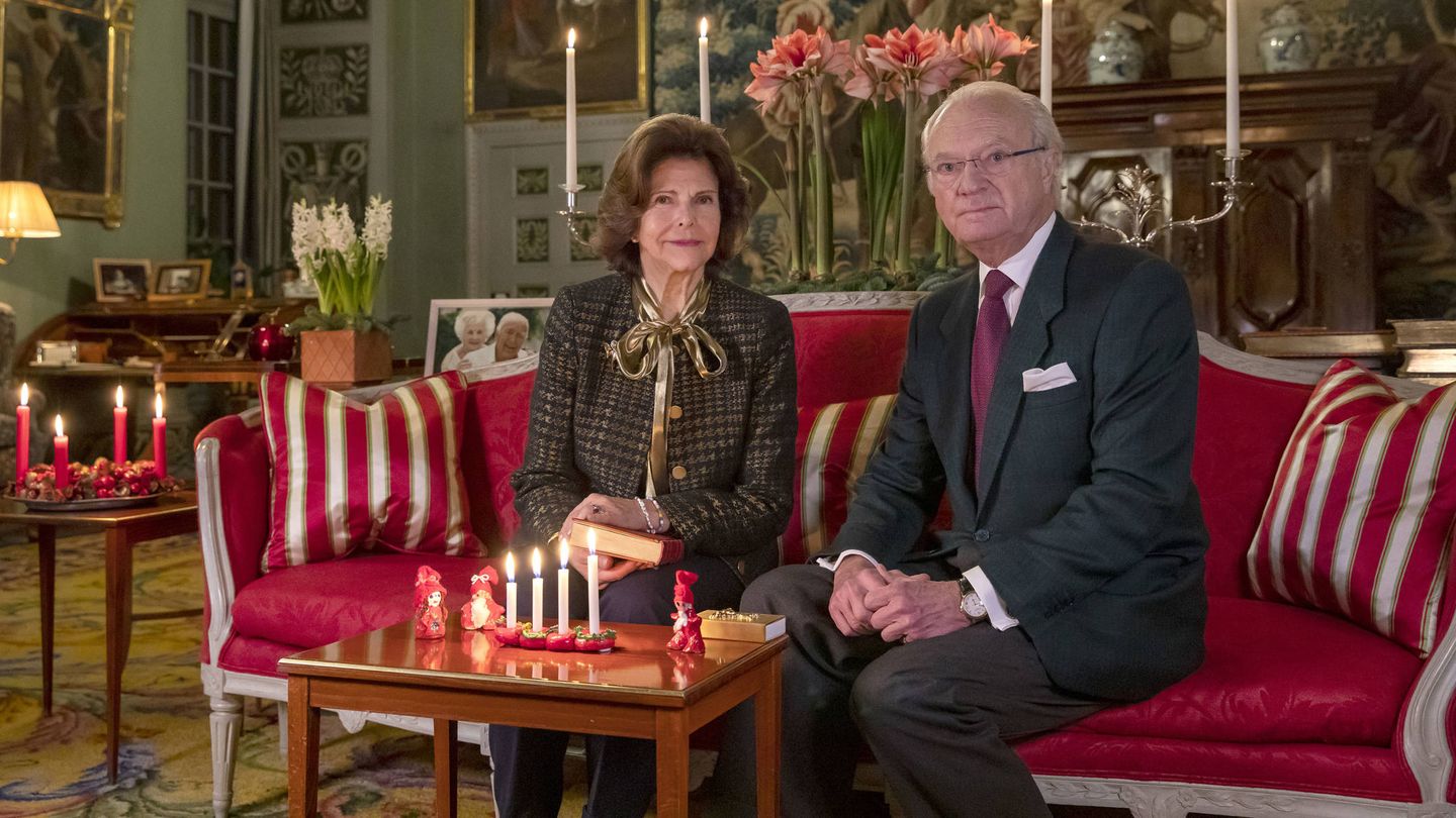 Los reyes Carlos Gustavo y Silvia encienden la cuarta vela de Adviento. (Casa Real de Suecia)